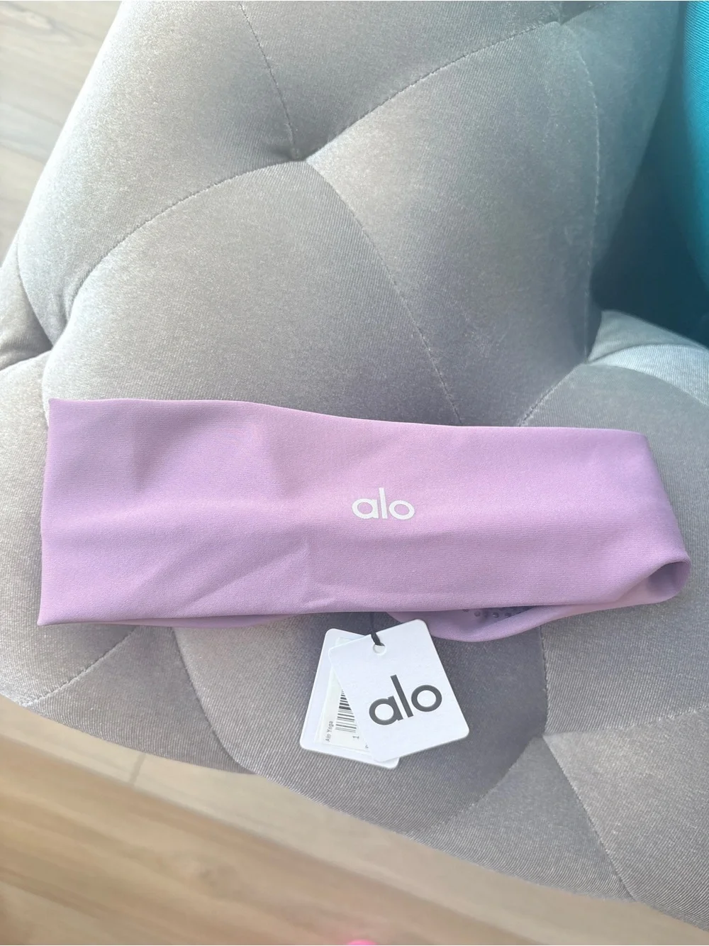 Brand new with tags Alo Yoga Airlift Headband in the gorgeous Plum Kiss color 💜